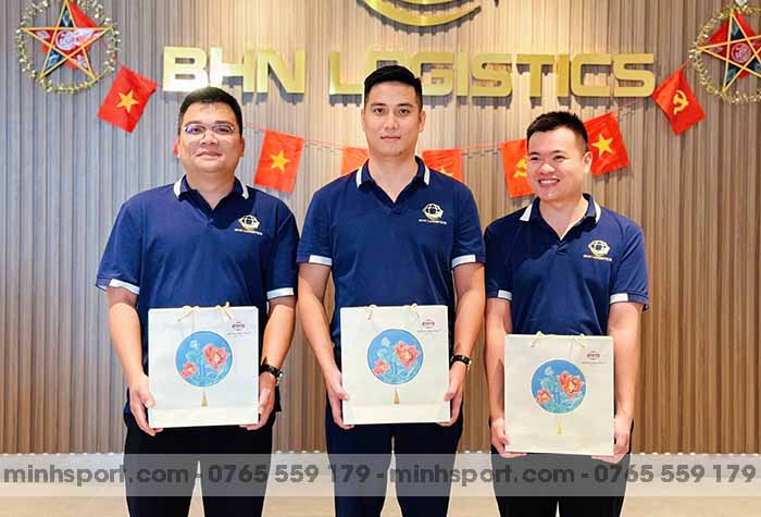 đặt áo đồng phục