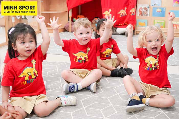 đặt áo đồng phục mầm non