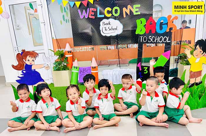 đặt áo đồng phục mầm non