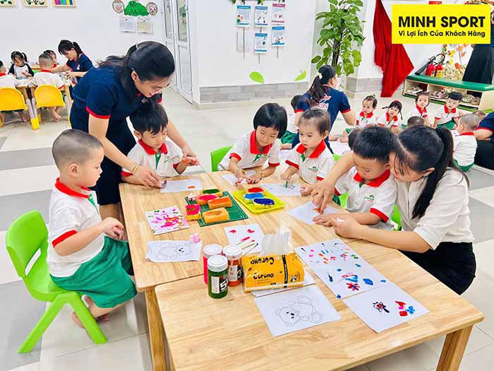 đặt áo đồng phục mầm non